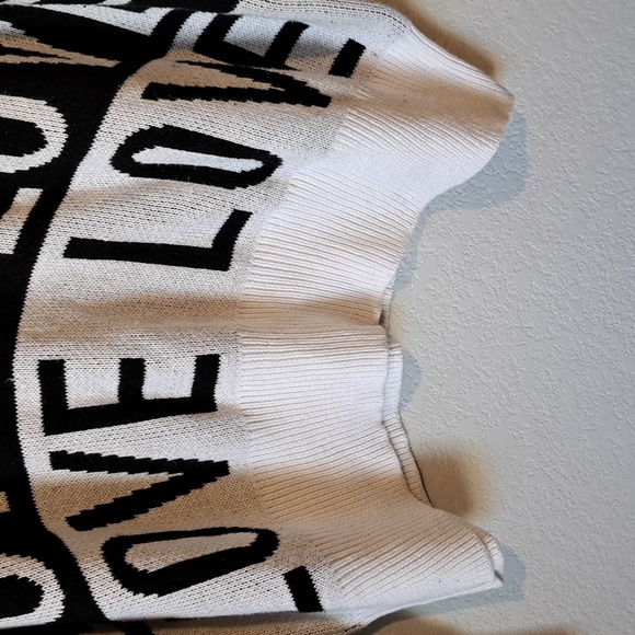 New York & Company Love oversize sweater. Colour block black and white. - Picture 5 of 9